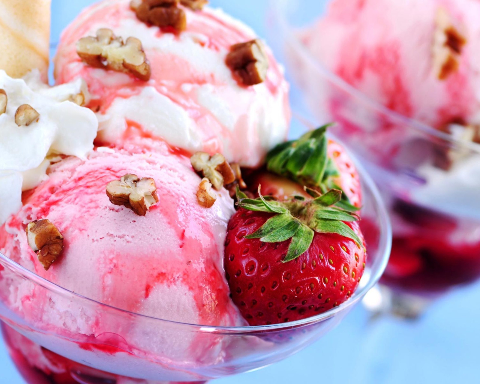 Das Strawberry Ice-Cream Wallpaper 1600x1280