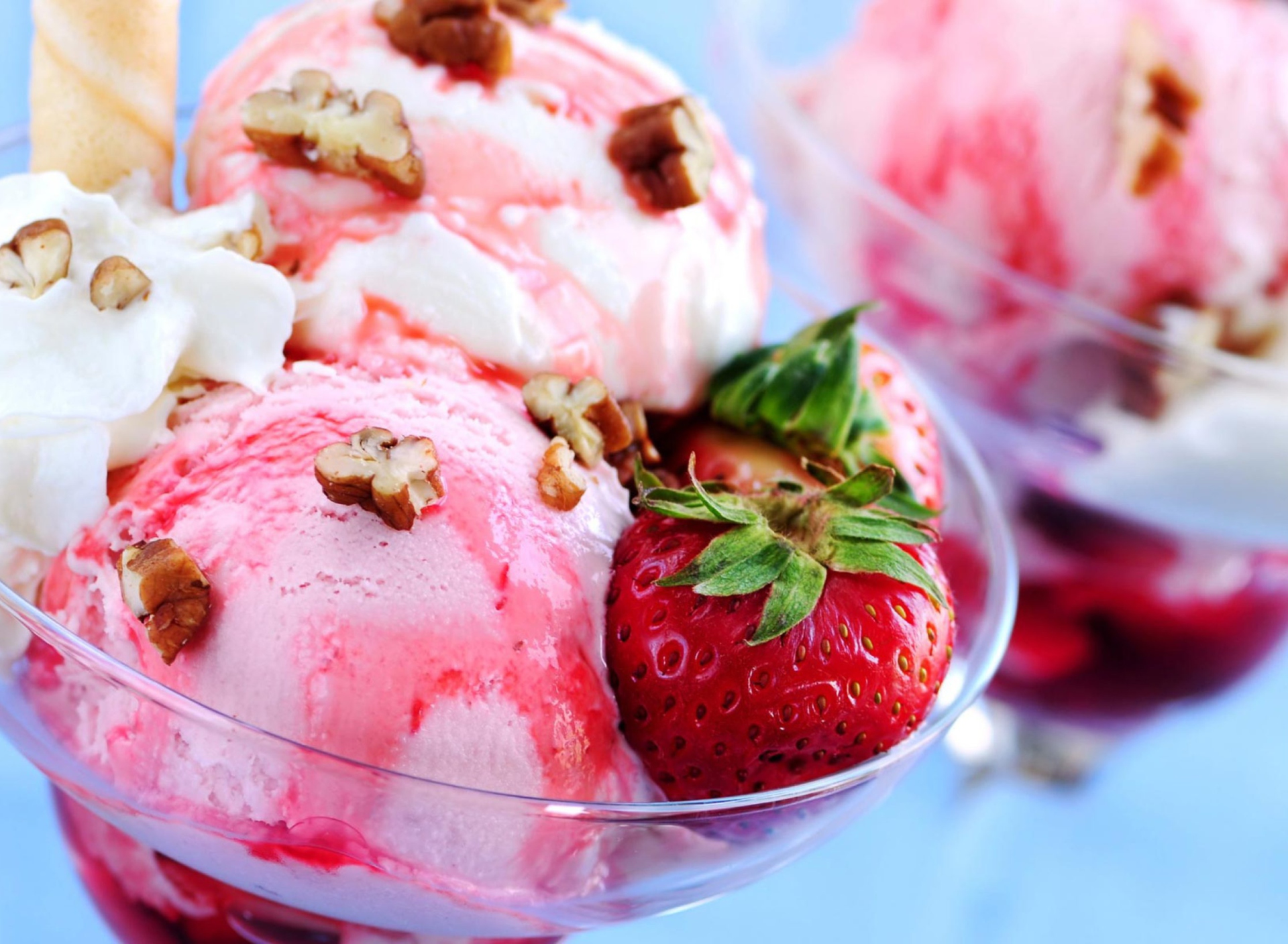 Обои Strawberry Ice-Cream 1920x1408