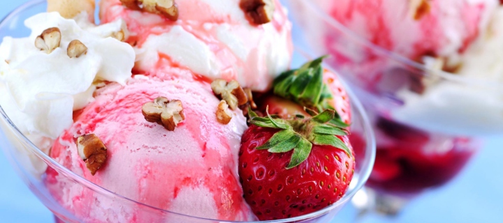 Strawberry Ice-Cream wallpaper 720x320