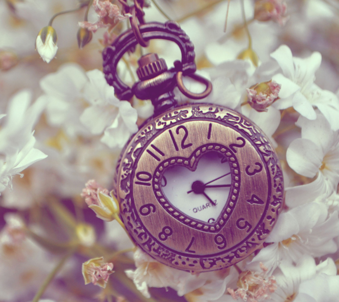 Das Pocket Watch In Form Of Heart Wallpaper 1080x960