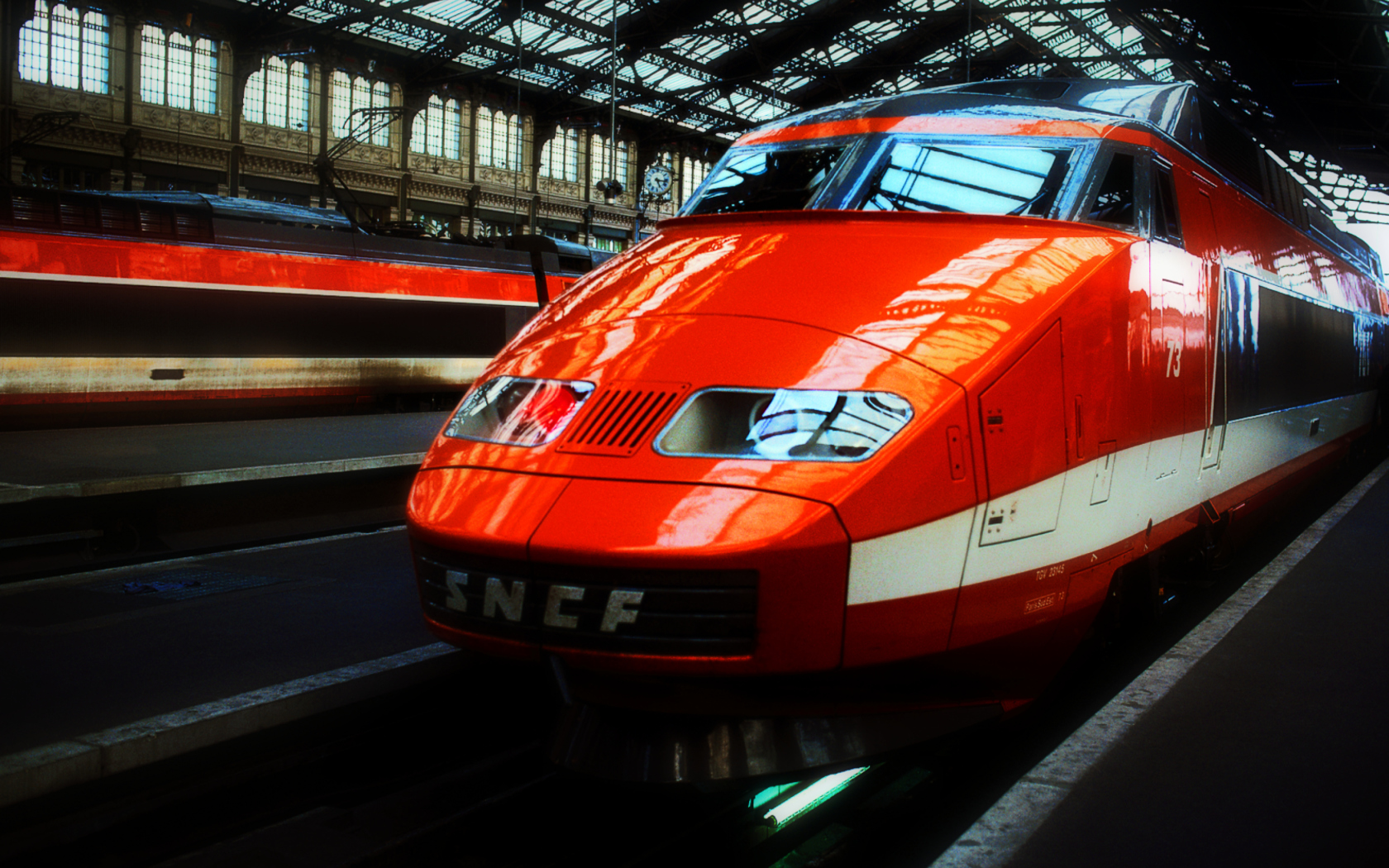 Fondo de pantalla Orange High Speed Train 1680x1050