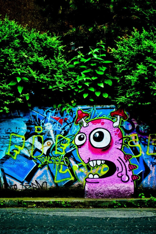 Das Graffiti And Trees Wallpaper 640x960