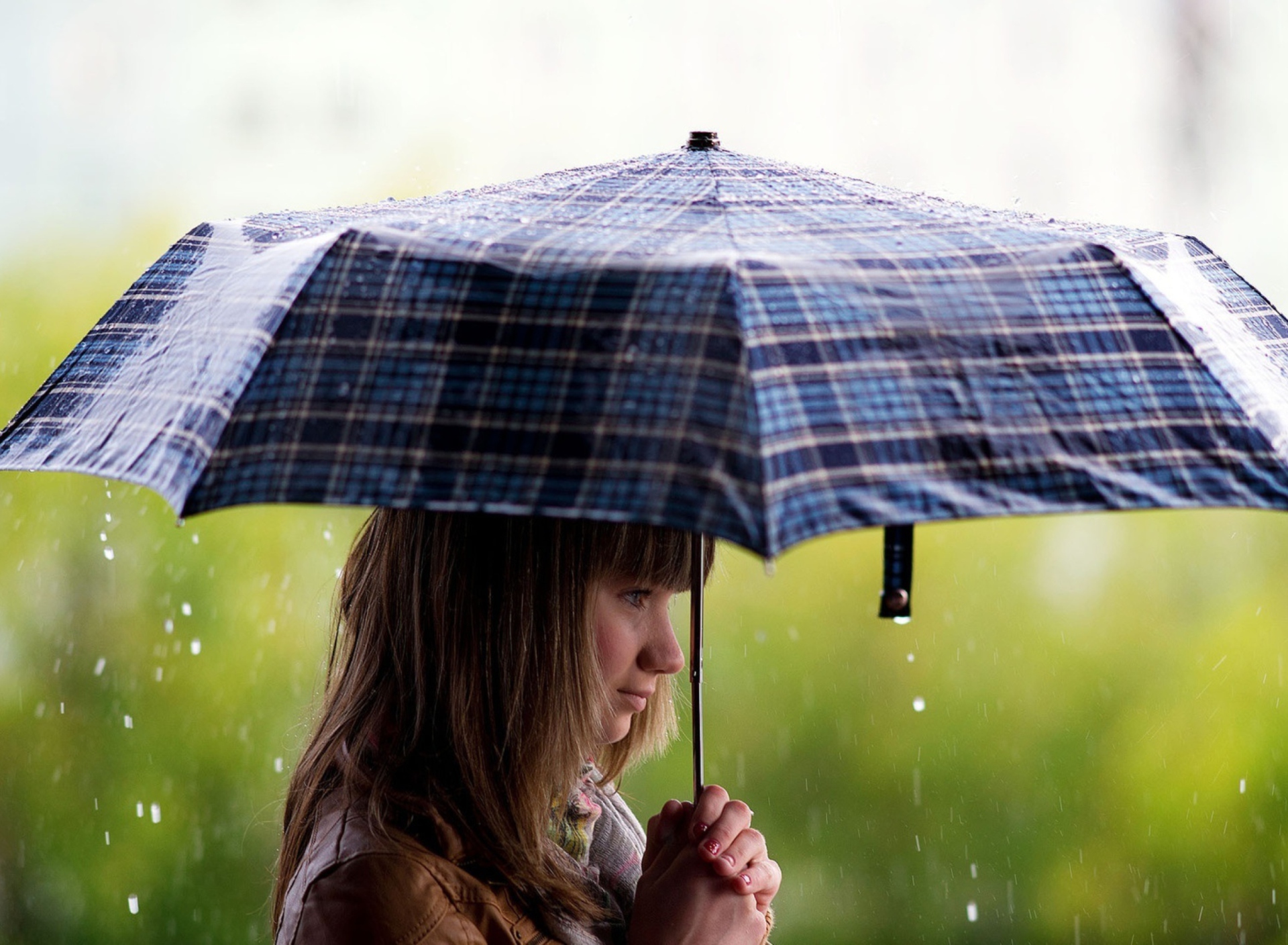 Sfondi Girl With Umbrella Under The Rain 1920x1408