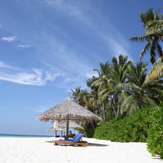 Maldives White Beach Background for 1024x1024