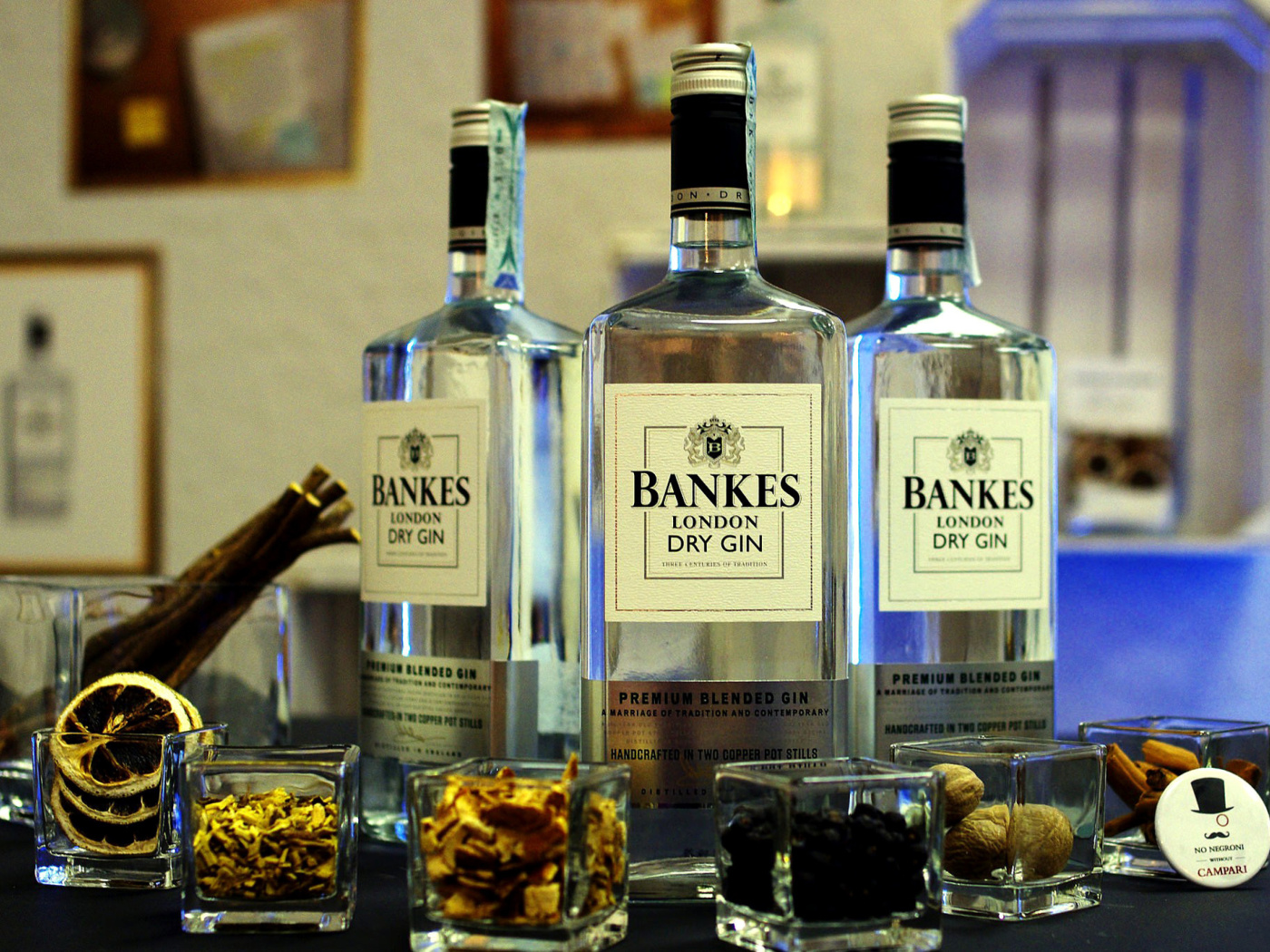 Dry Gin Bankers wallpaper 1400x1050