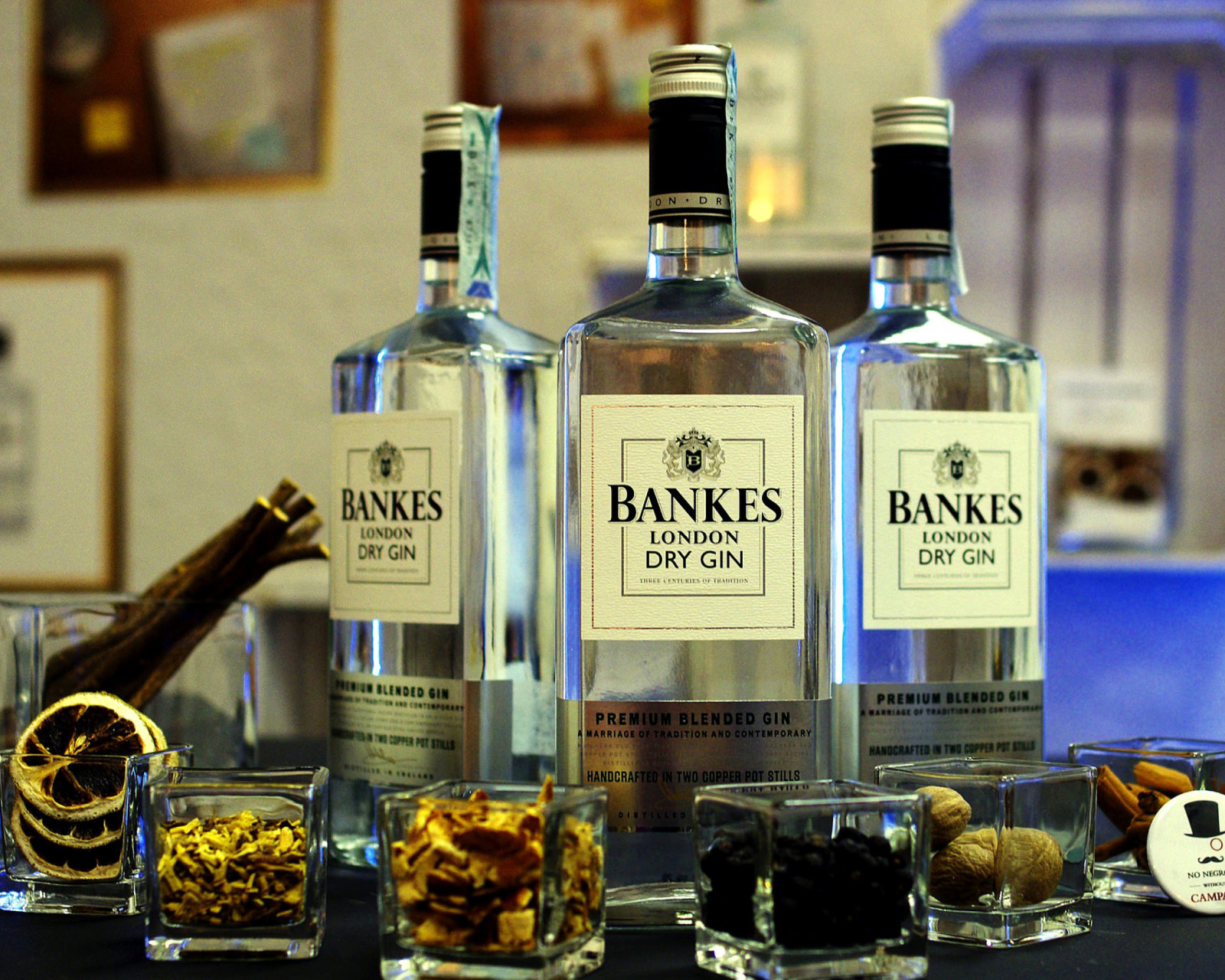 Dry Gin Bankers wallpaper 1600x1280