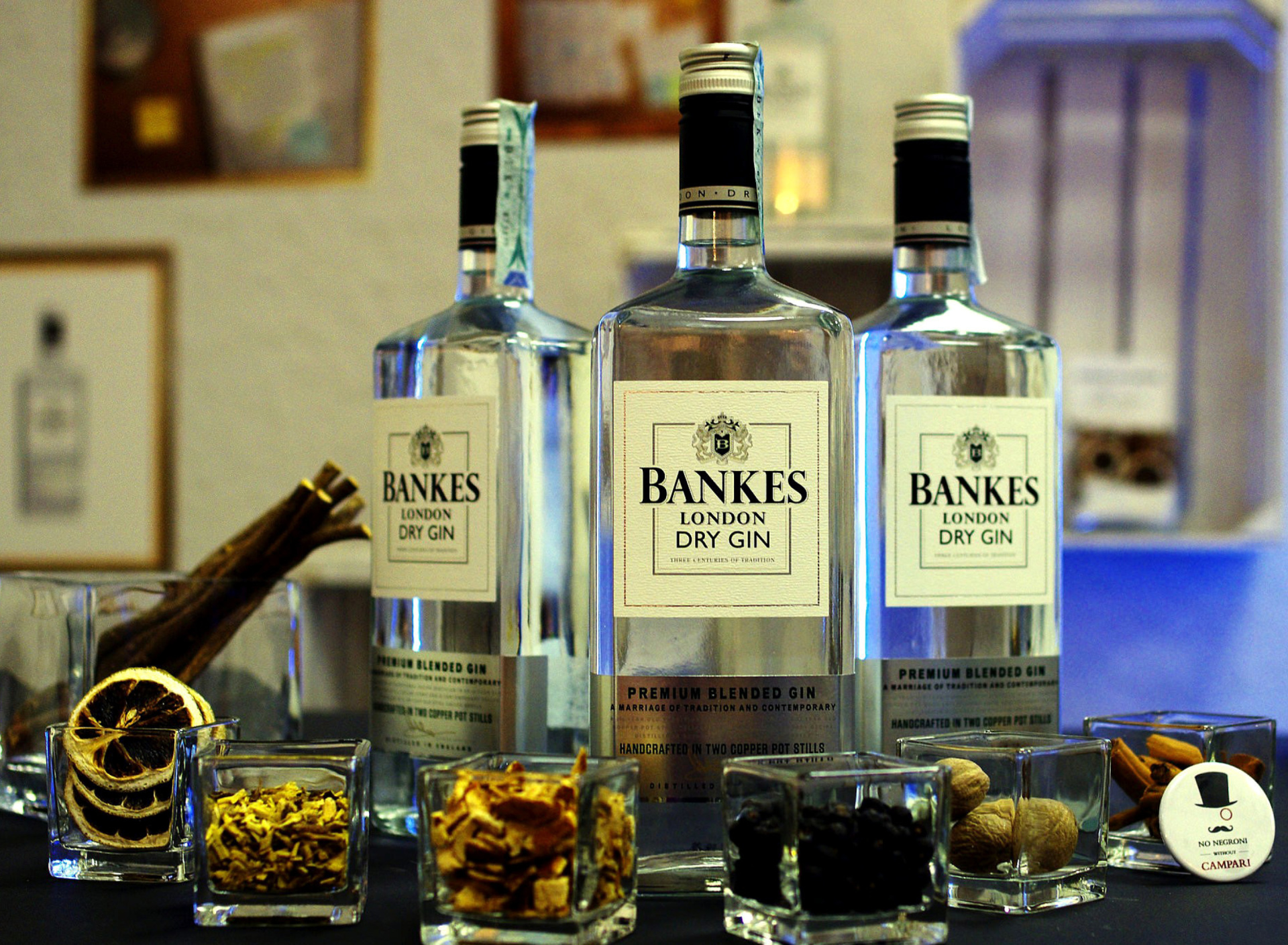 Dry Gin Bankers wallpaper 1920x1408