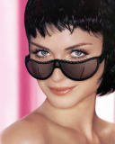 Fondo de pantalla Girl In Sunglasses 128x160