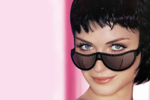 Das Girl In Sunglasses Wallpaper 480x320