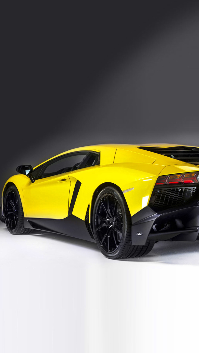 Screenshot №1 pro téma Lamborghini Aventador LP 720 4 Roadster 640x1136