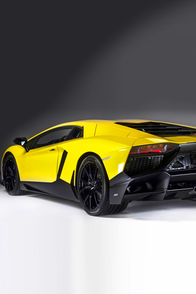 Fondo de pantalla Lamborghini Aventador LP 720 4 Roadster 640x960