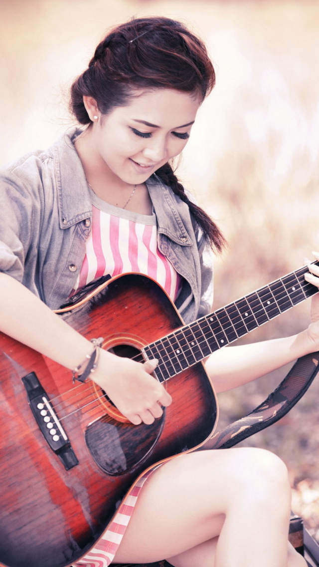 Das Asian Girl With Guitar Wallpaper 640x1136