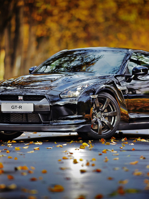 Обои Nissan GT R in Autumn Forest 480x640
