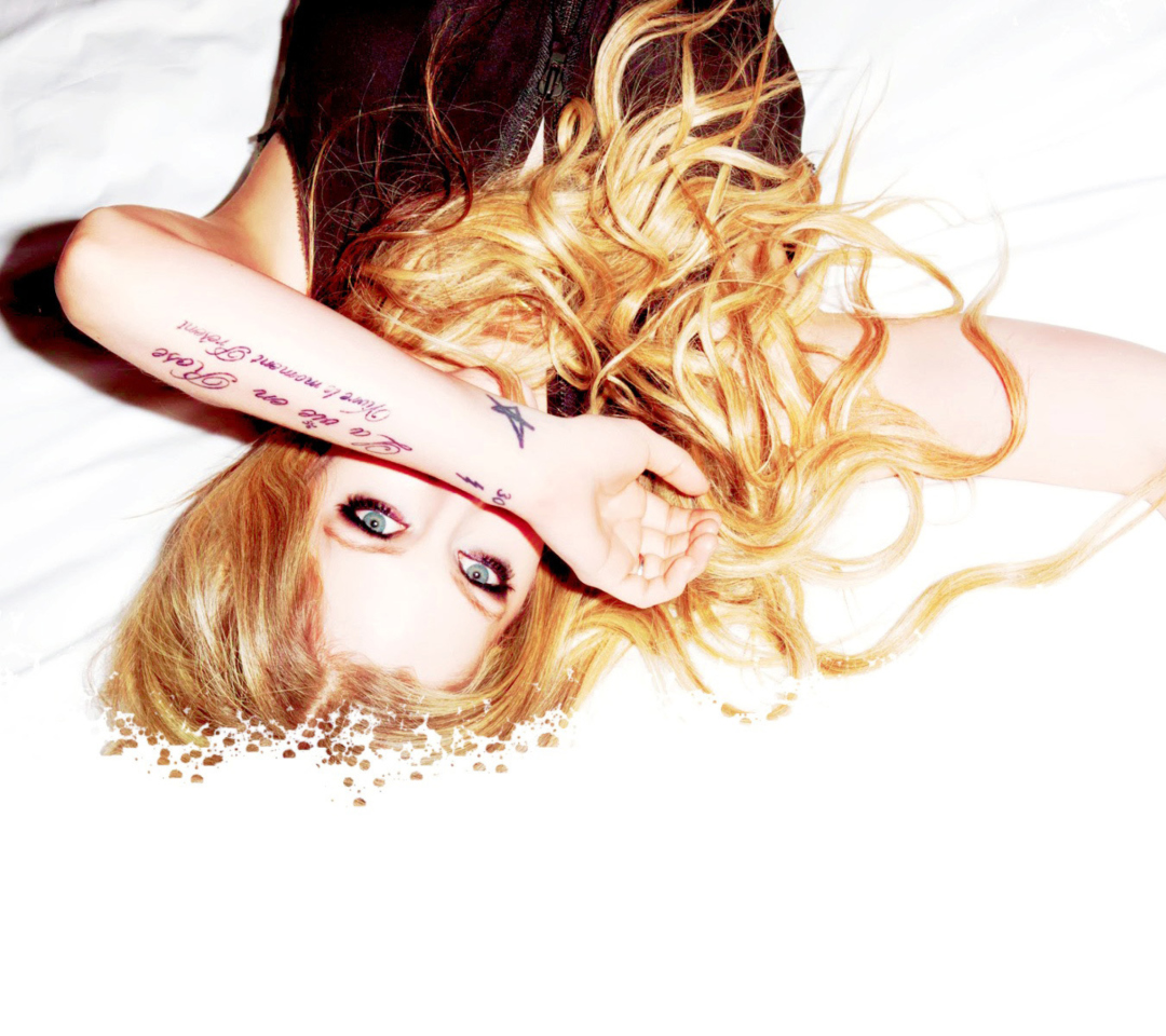 Das Avril Lavigne With Tattoo Wallpaper 1080x960