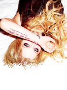 Обои Avril Lavigne With Tattoo 132x176