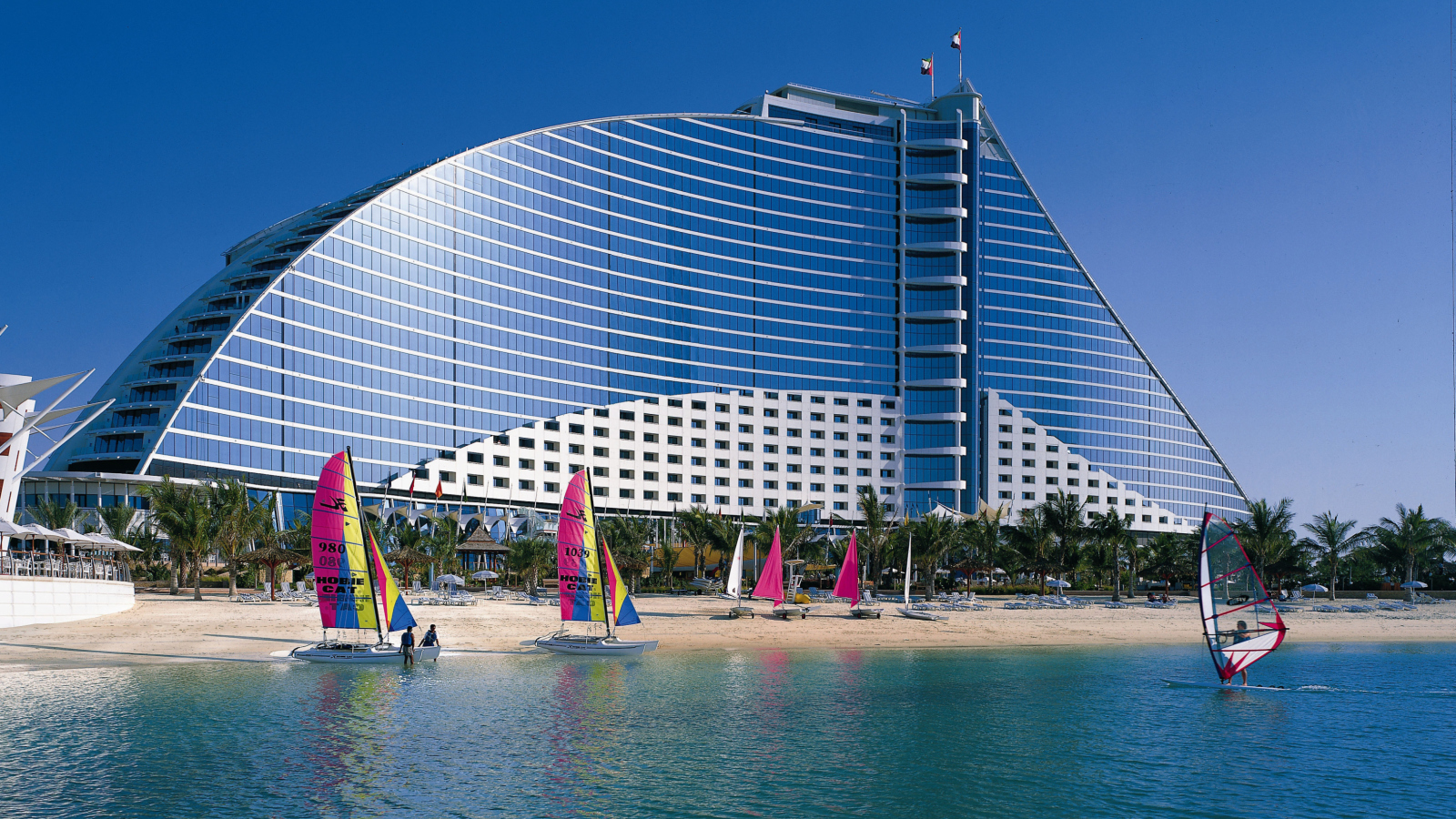 Fondo de pantalla Jumeirah Beach Dubai Hotel 1600x900
