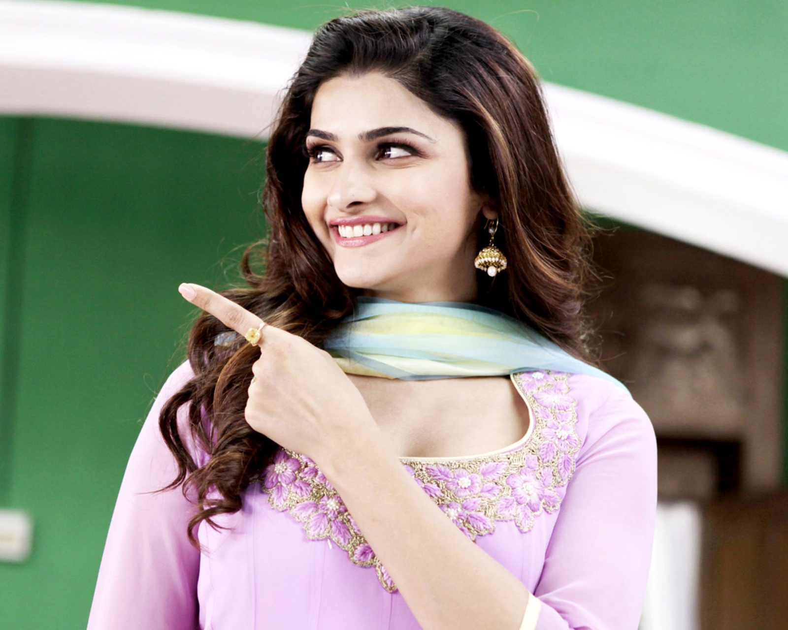 Sfondi Prachi Desai 1600x1280