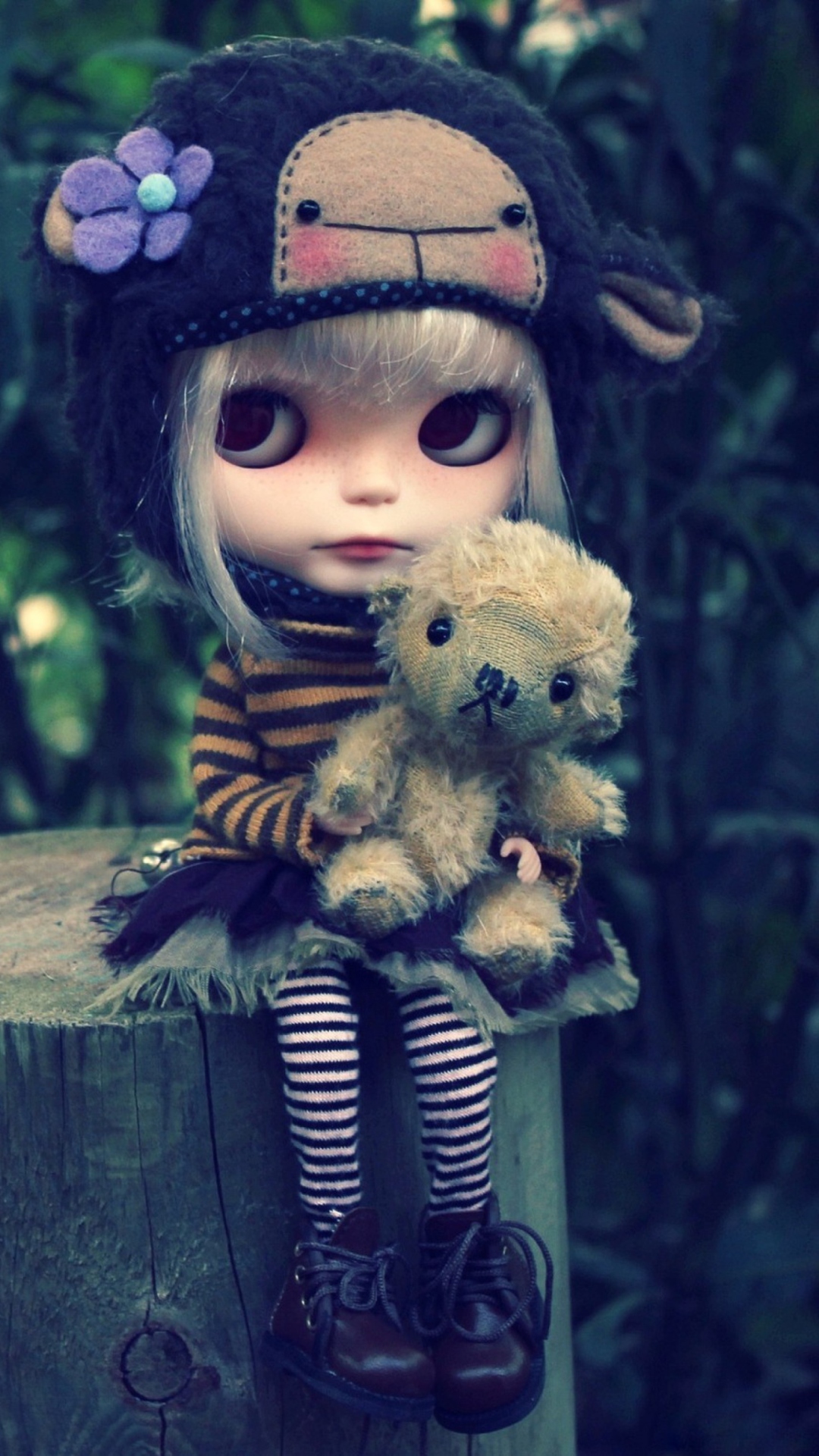 Sfondi Cute Doll With Teddy Bear 1080x1920