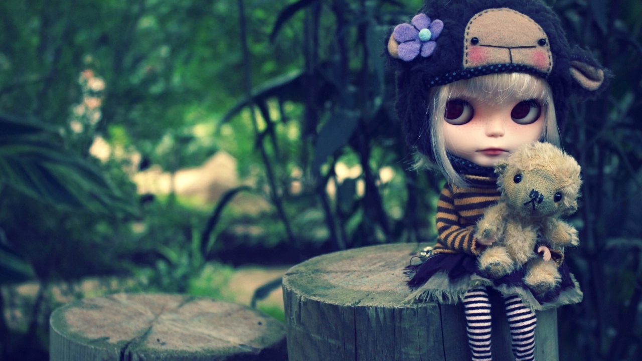 Fondo de pantalla Cute Doll With Teddy Bear 1280x720