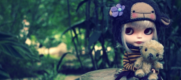 Screenshot №1 pro téma Cute Doll With Teddy Bear 720x320