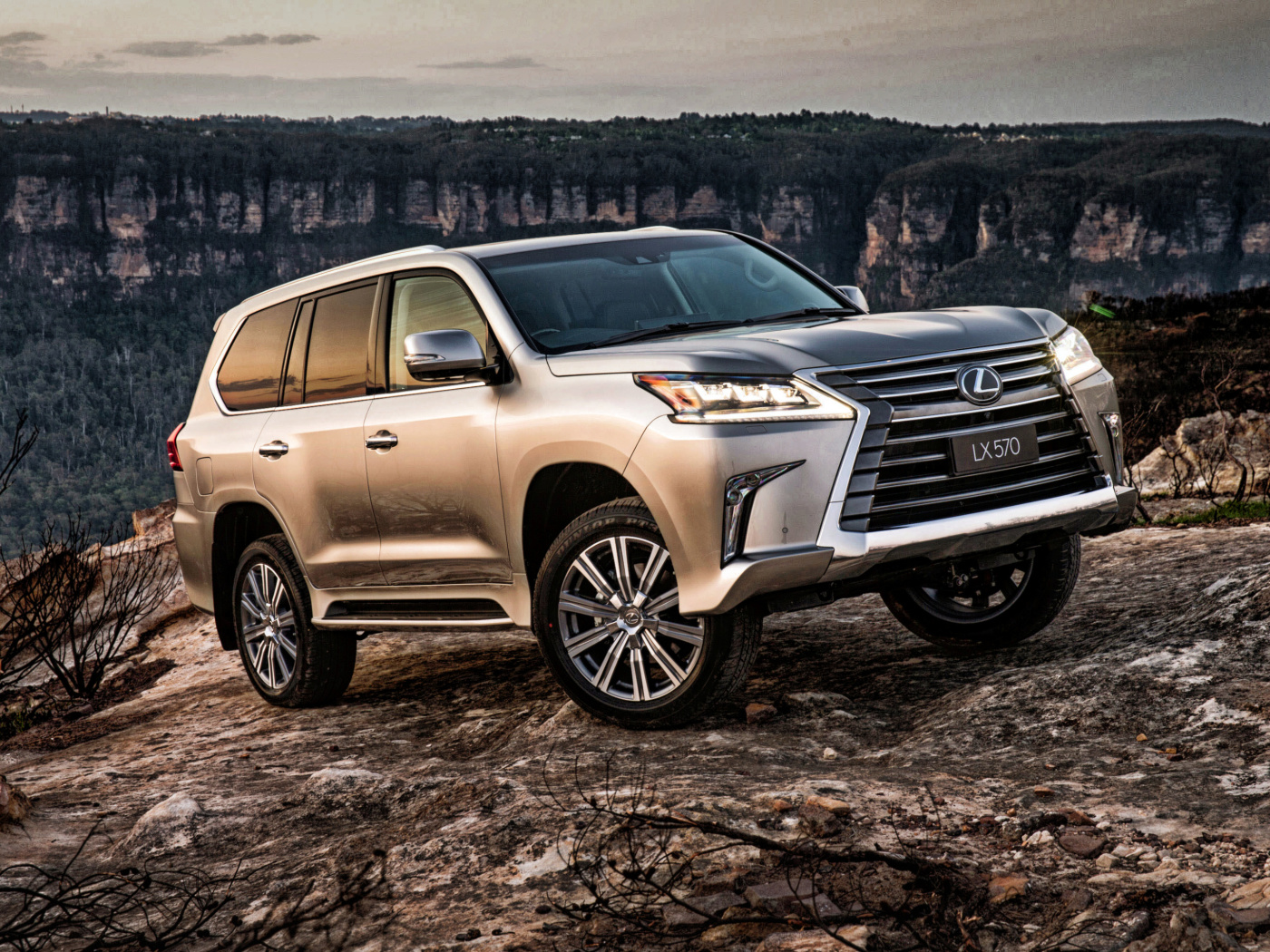 Fondo de pantalla Lexus LX 570 1400x1050