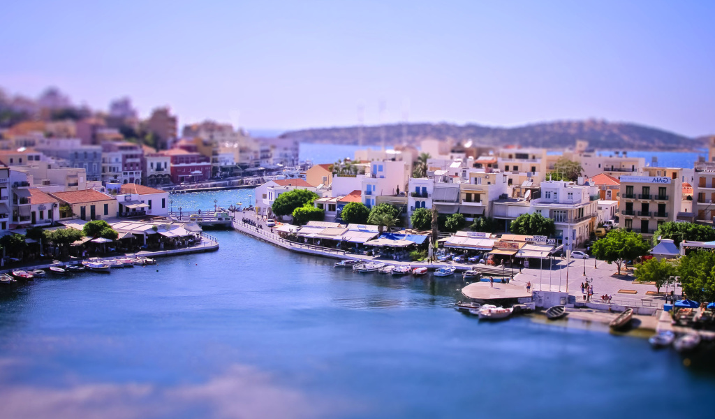 Screenshot №1 pro téma Tilt shift Photo Bay in Greece 1024x600