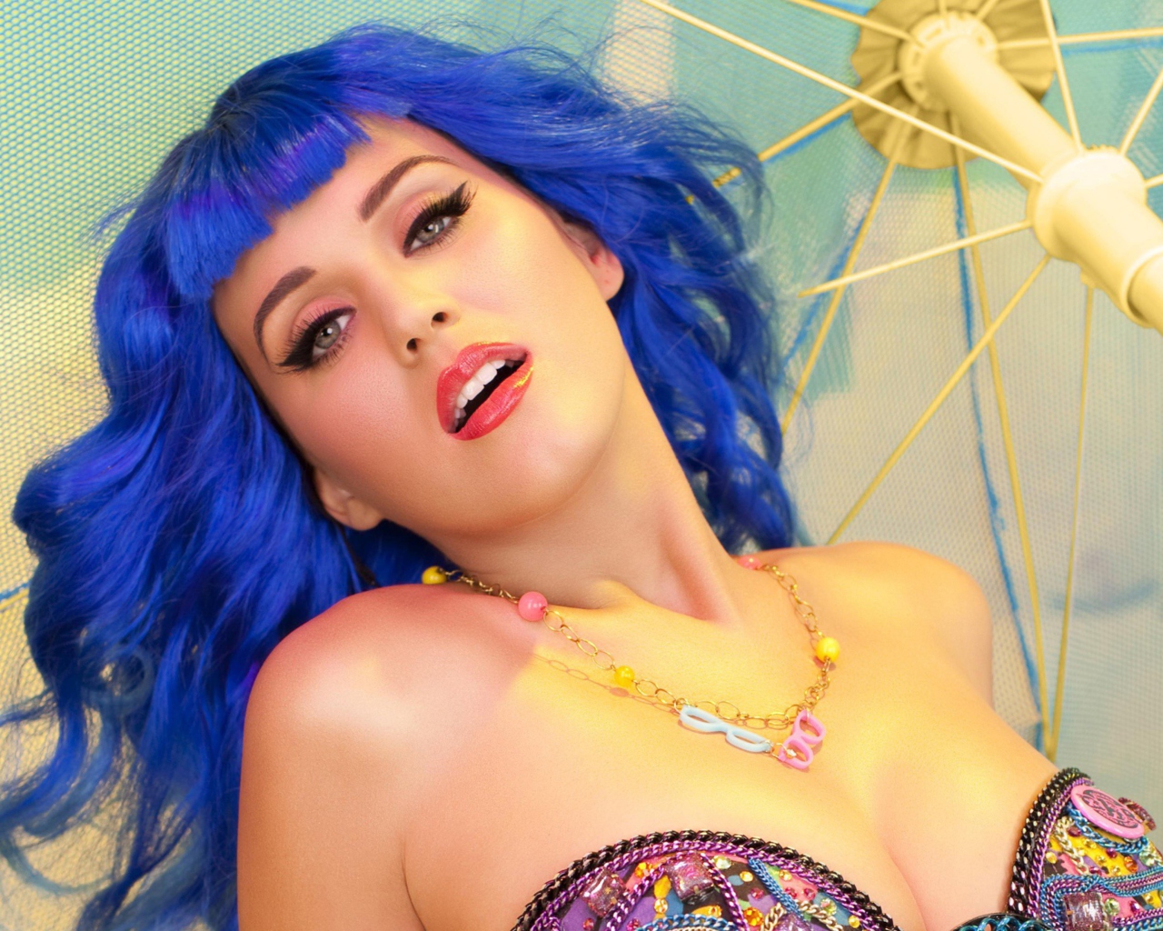 Das Katy Perry Glamour Wallpaper 1280x1024