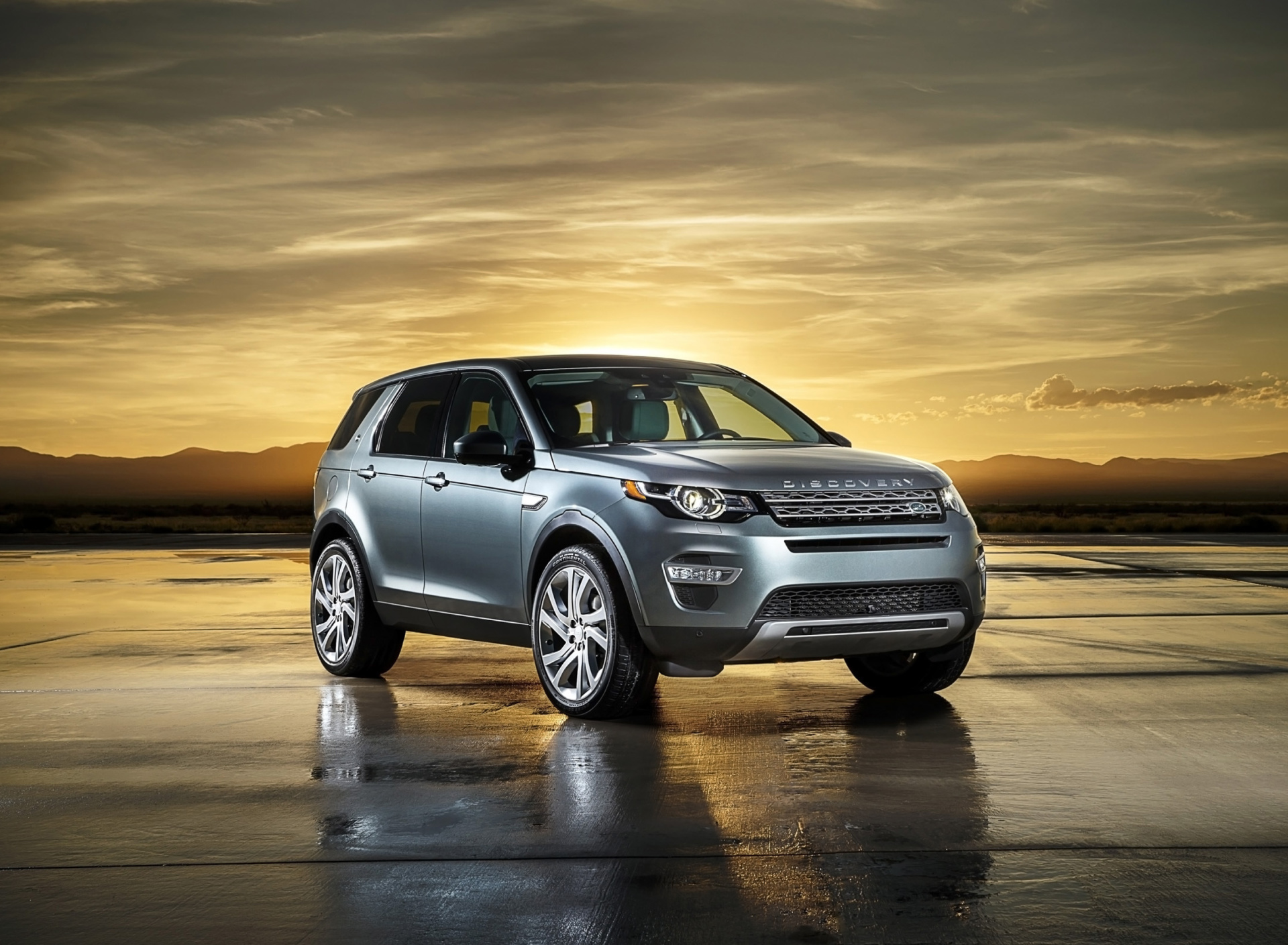 Land Rover Discovery Sport wallpaper 1920x1408