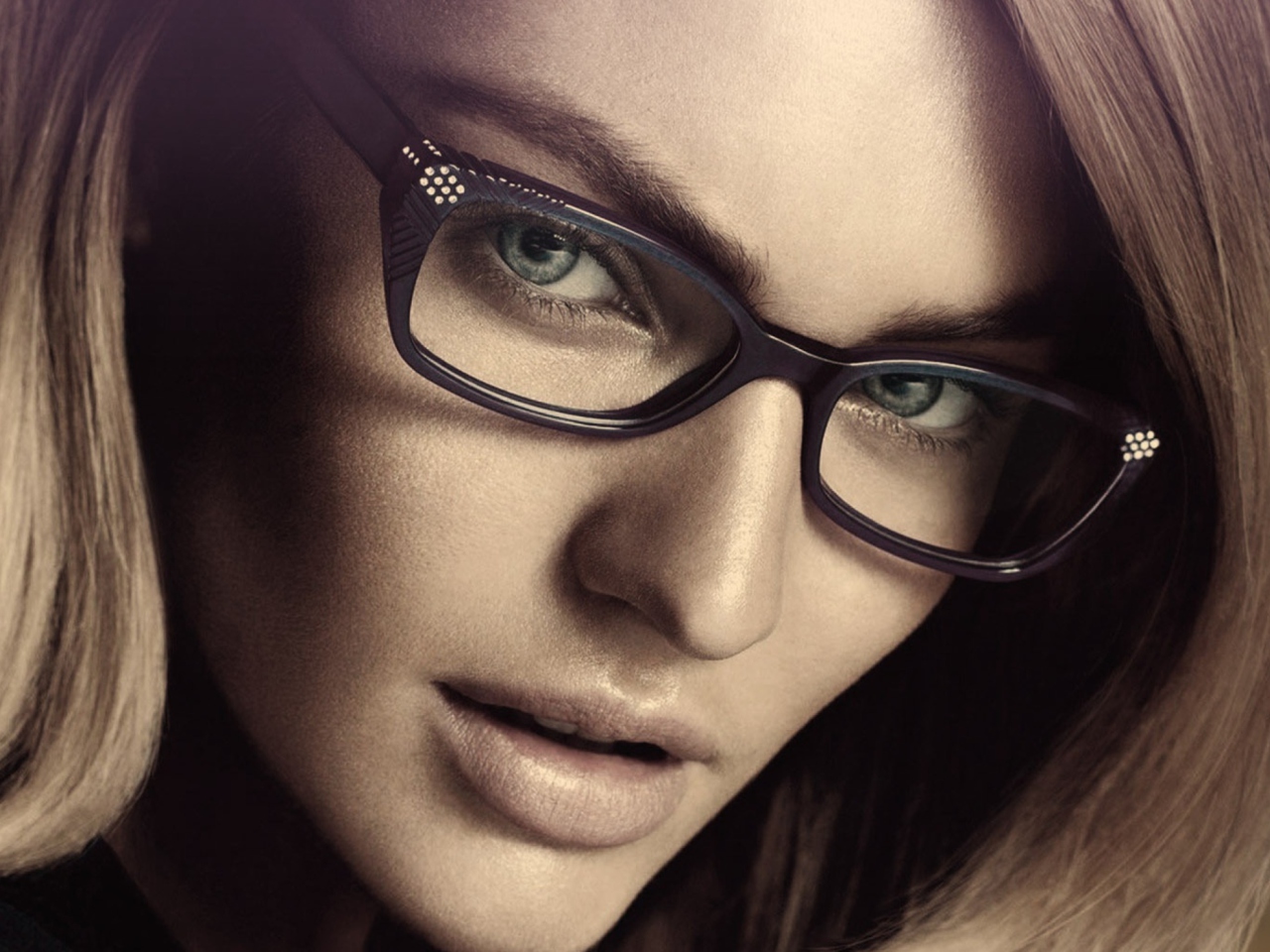 Candice Swanepoel In Glasses wallpaper 1280x960