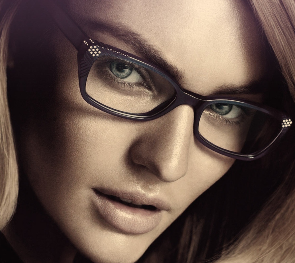 Candice Swanepoel In Glasses wallpaper 960x854