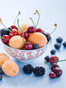 Das Plate Of Fruits And Berries Wallpaper 132x176