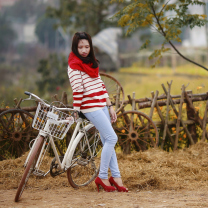 Sfondi Girl On Bicycle 208x208