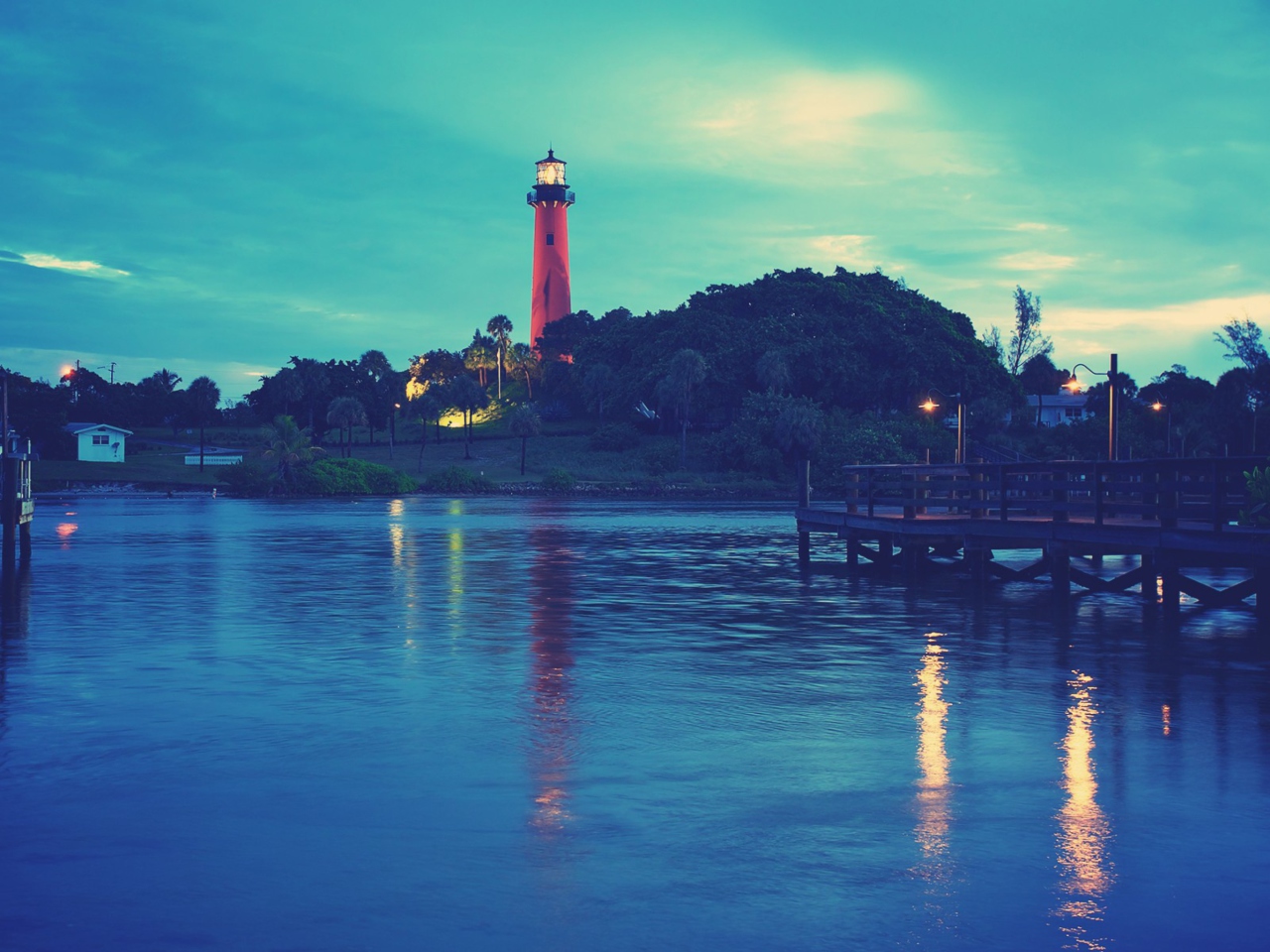 Sfondi Lighthouse At Twilight 1280x960