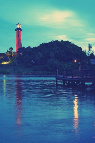 Lighthouse At Twilight screenshot #1 320x480