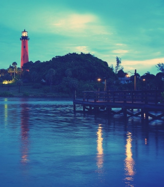 Lighthouse At Twilight - Obrázkek zdarma pro 640x960