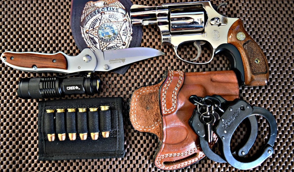 Colt, handcuffs and knife wallpaper 1024x600