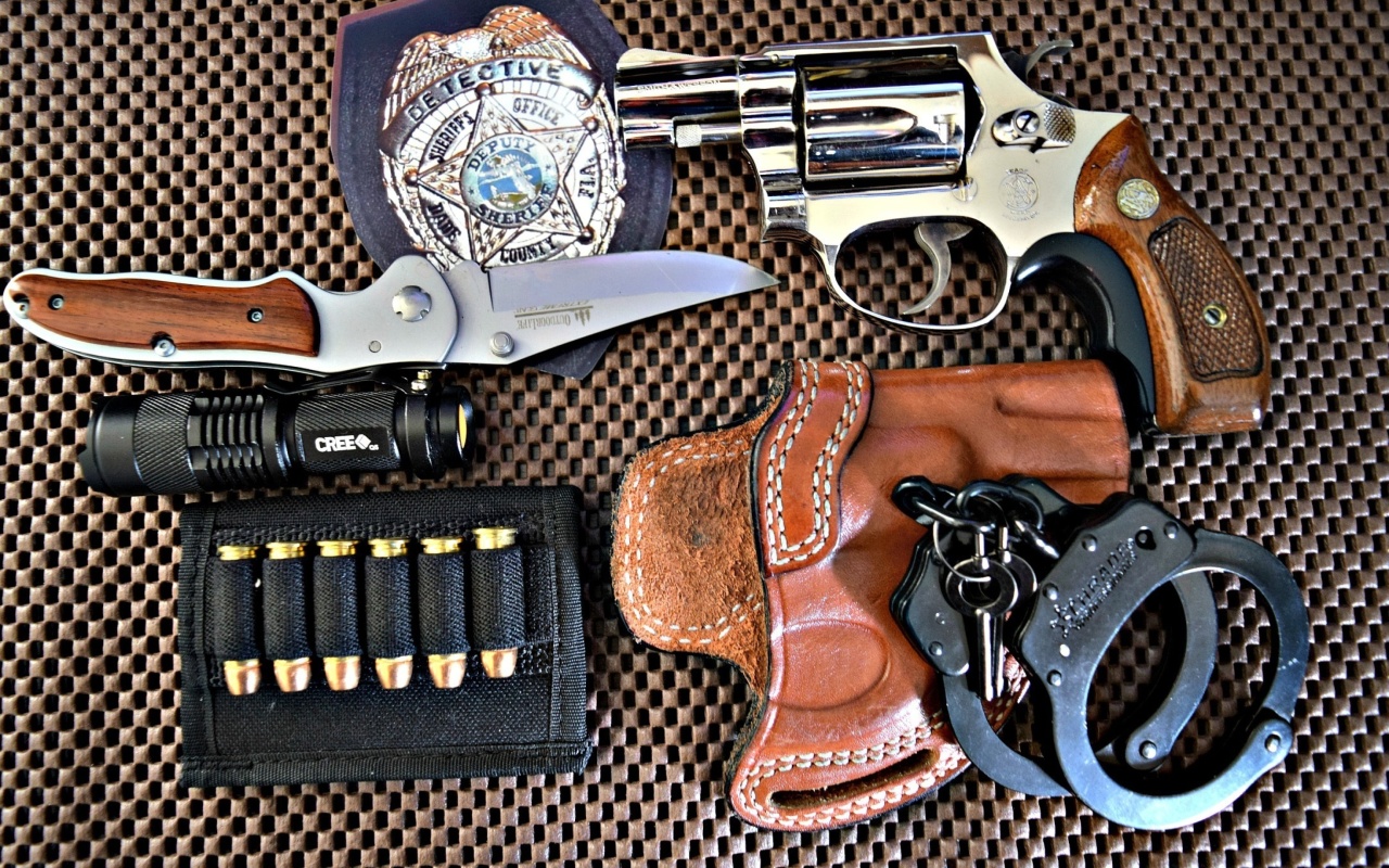 Обои Colt, handcuffs and knife 1280x800