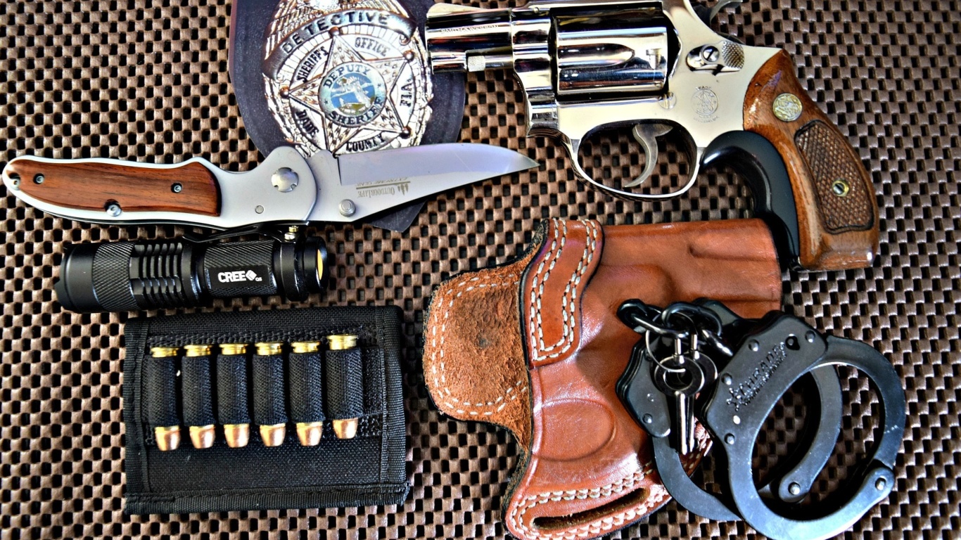 Colt, handcuffs and knife wallpaper 1366x768