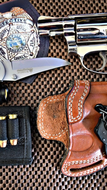 Colt, handcuffs and knife wallpaper 360x640