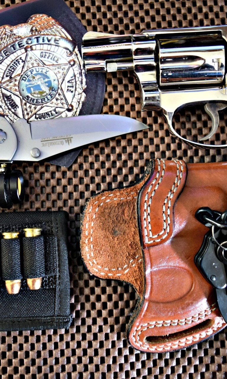 Colt, handcuffs and knife wallpaper 768x1280
