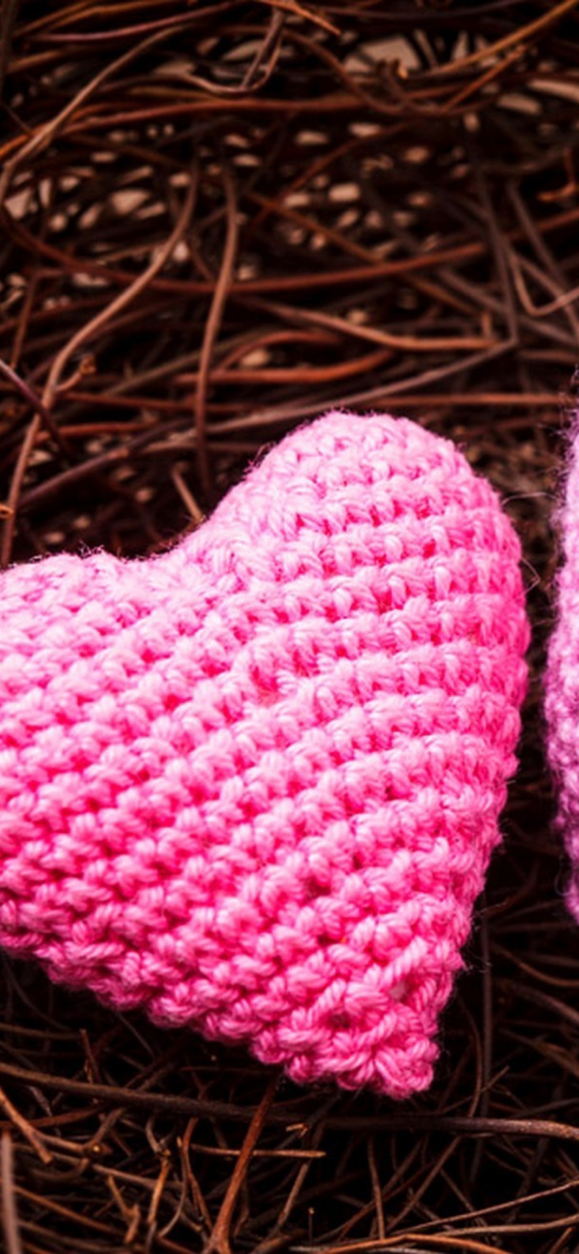 Fondo de pantalla Knitted Pink Heart 1170x2532