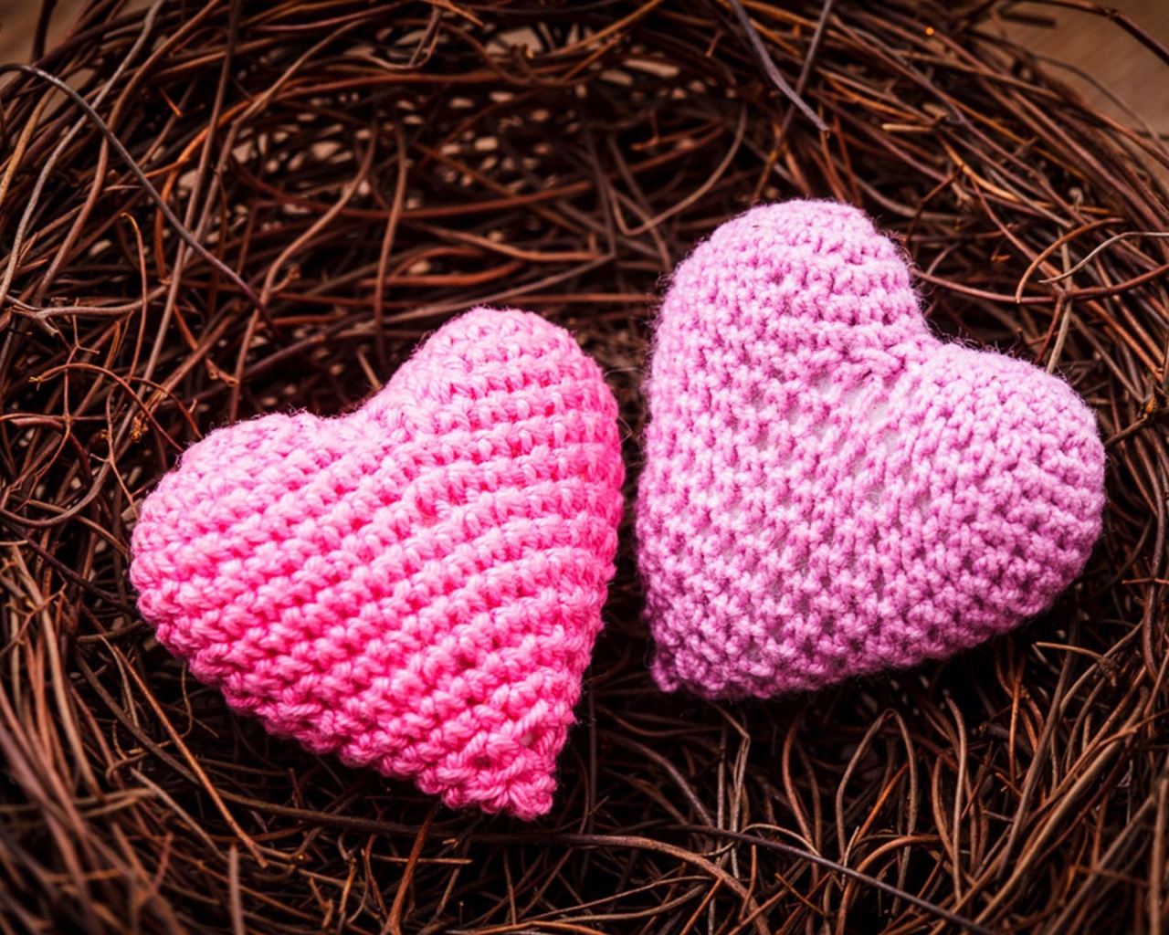 Обои Knitted Pink Heart 1280x1024