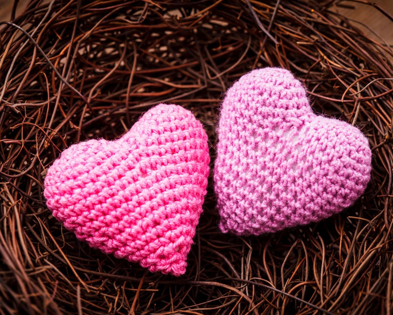 Sfondi Knitted Pink Heart 1600x1280