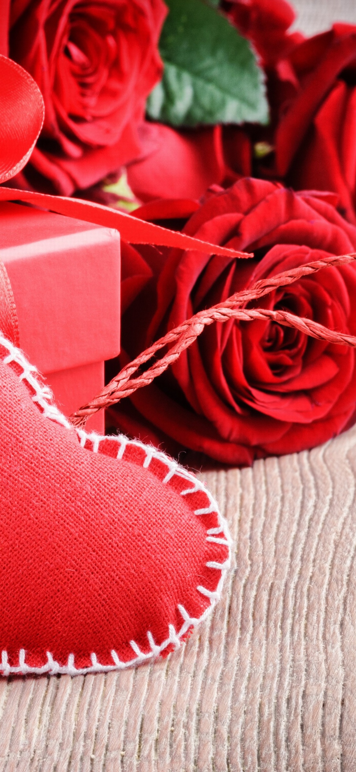 Valentines Day Gift and Hearts wallpaper 1170x2532