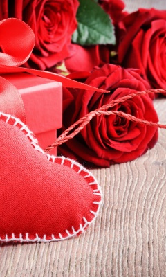 Valentines Day Gift and Hearts screenshot #1 240x400