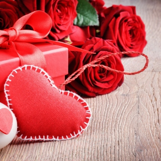 Valentines Day Gift and Hearts - Fondos de pantalla gratis para 1024x1024