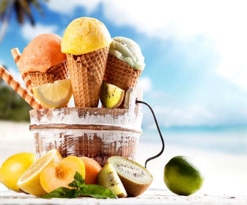 Sfondi Meltdown Ice Cream on Beach 480x400