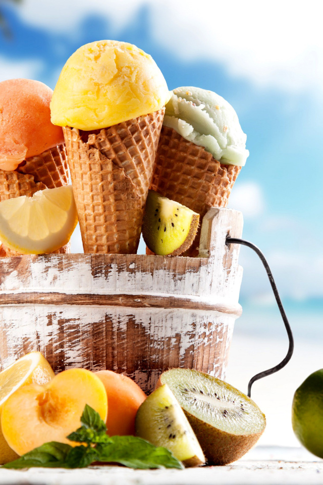 Das Meltdown Ice Cream on Beach Wallpaper 640x960