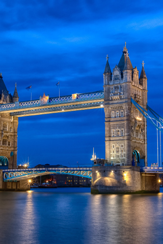 Sfondi Tower Bridge In London 320x480