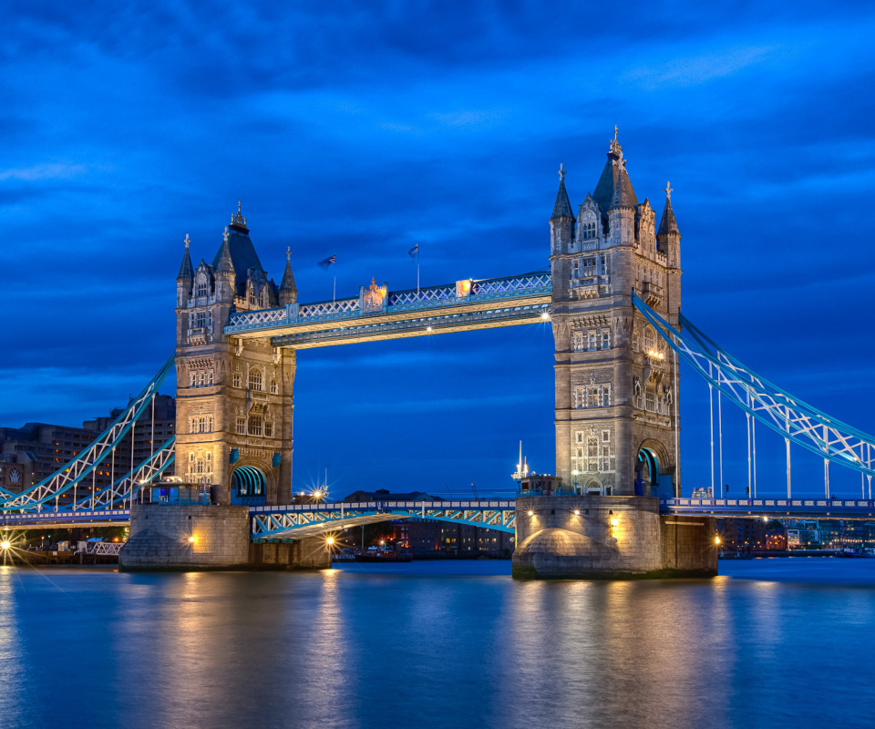 Das Tower Bridge In London Wallpaper 960x800